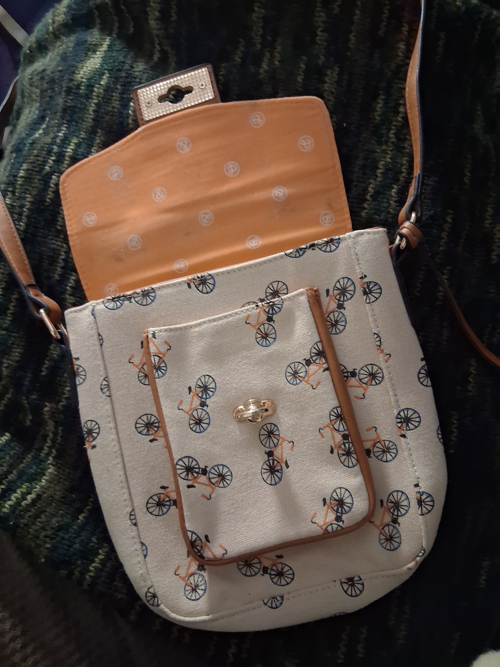 Mary & Martha Adventure On Crossbody Bag View 4